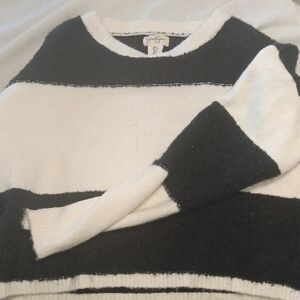 Jessica Simpson Black and White Knit Top